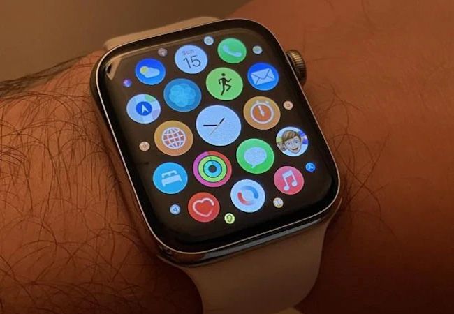 Apple unlikely to redesign standard Watch Series 8 for Pro model